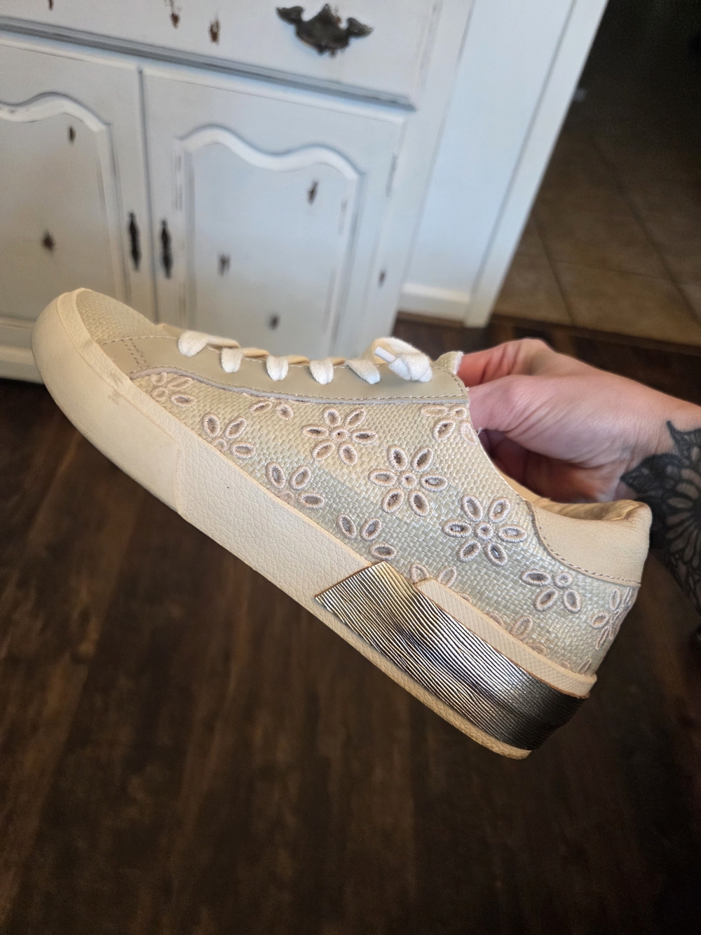 Women’s Oatmeal Floral Embroidered Low-Top Dolce Vitas